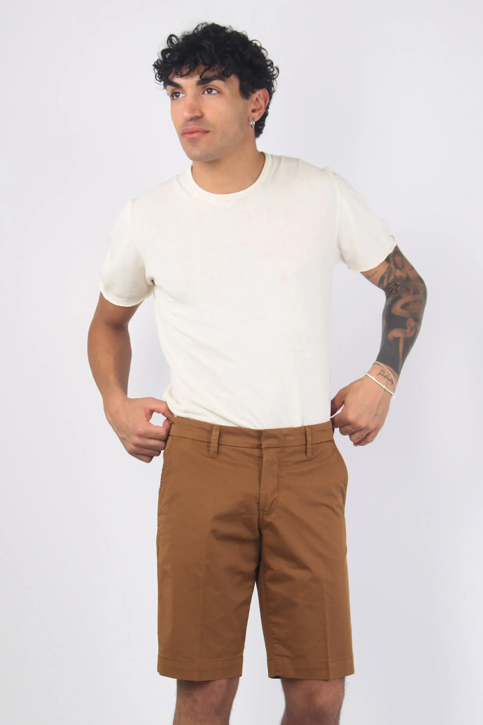 Bermuda Gabardina Slim Fit Pirite Scuro