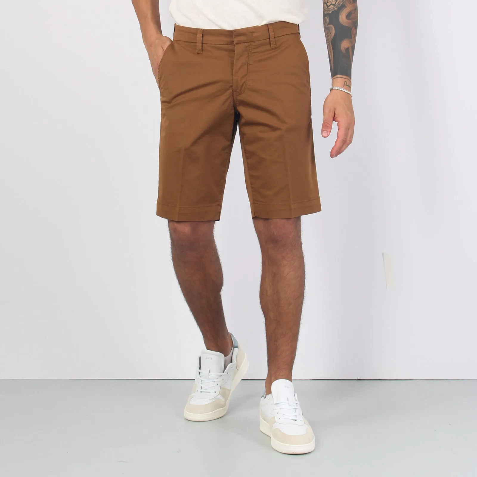 Bermuda Gabardina Slim Fit Pirite Scuro