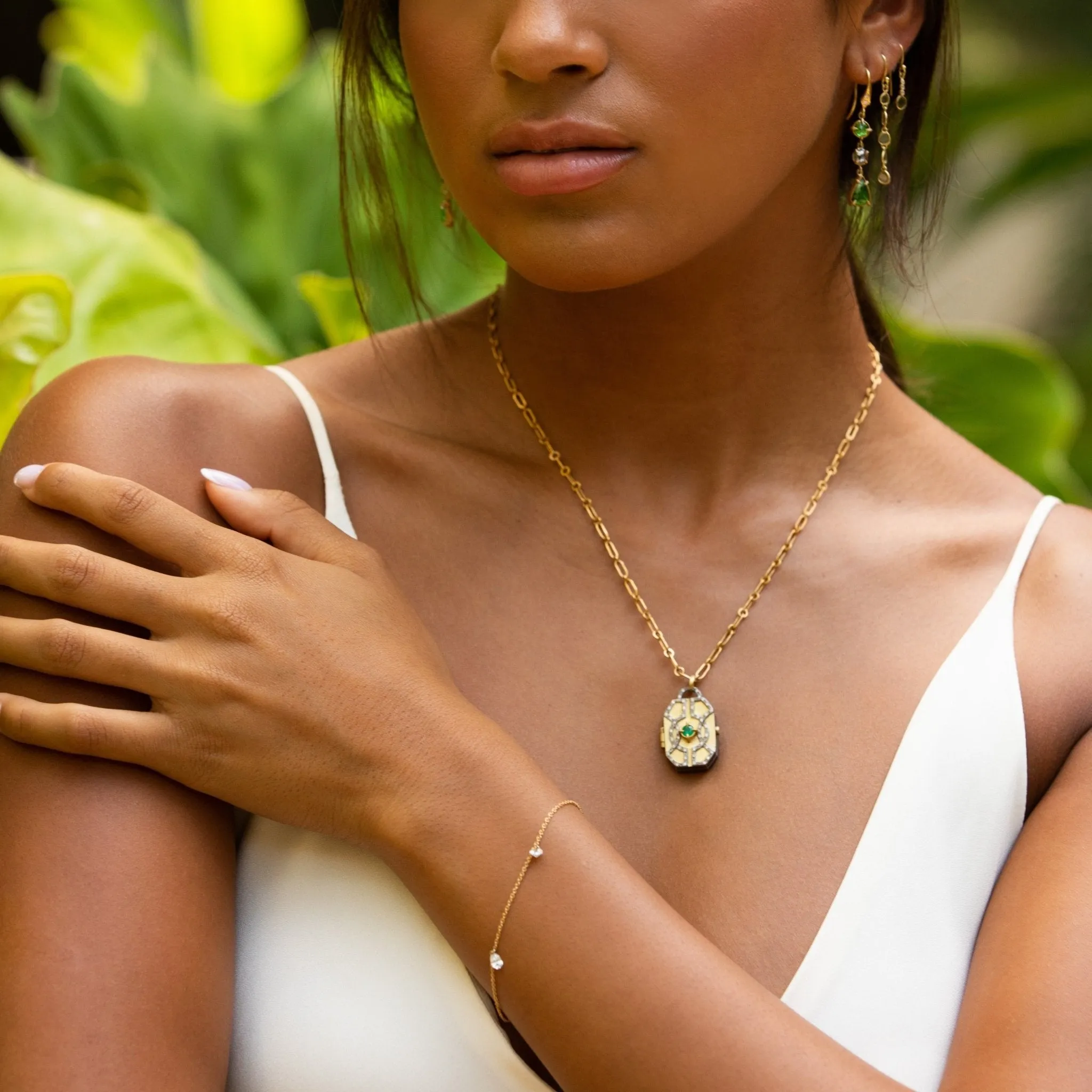 Gold Chain Bracelet with Three Pear-Shaped Free-Set Diamonds