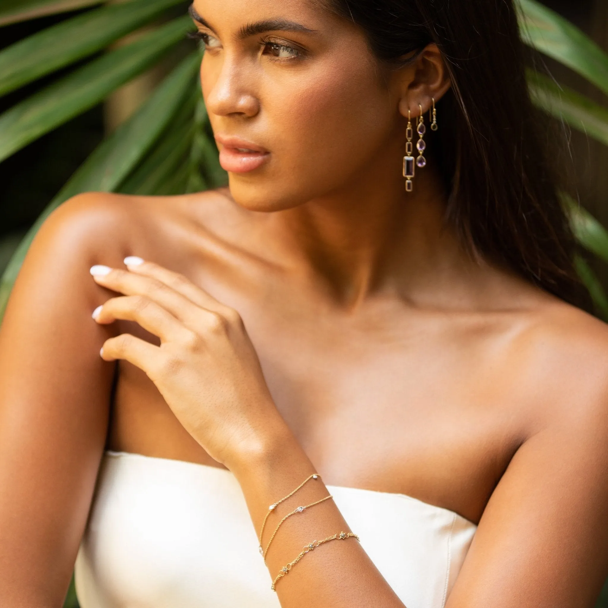 Gold Chain Bracelet with Three Pear-Shaped Free-Set Diamonds