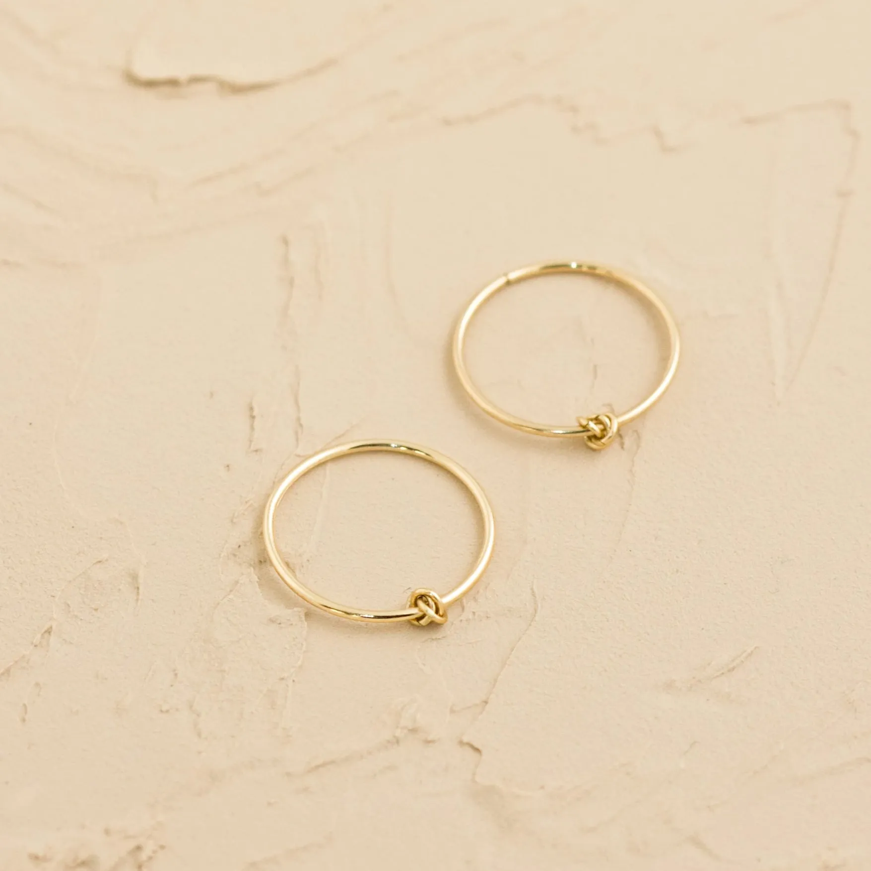 Prélude Sleeper Hoop Earrings – 10k Yellow Gold